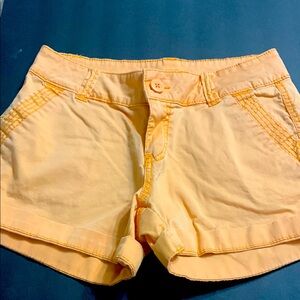 Maurice’s shorts 3 inch cuffed hem size 5/6 Peach color